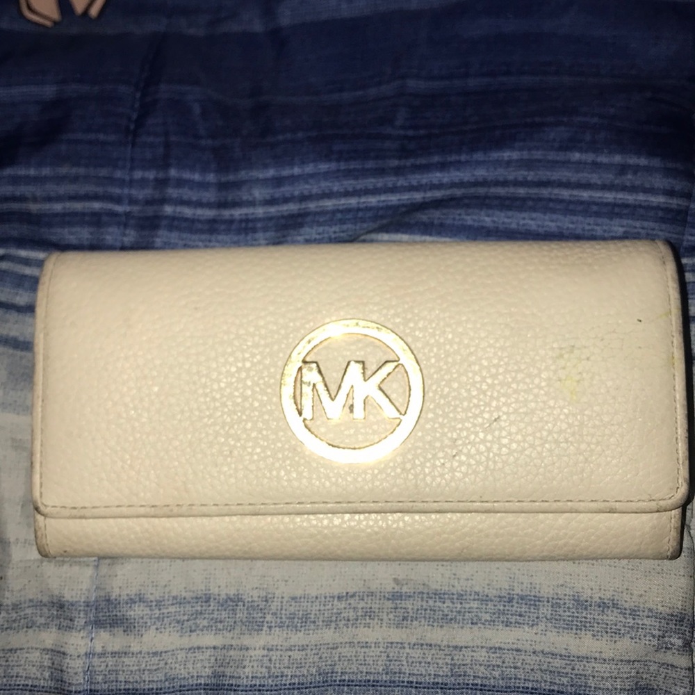 White Michael Kors wallet